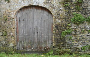 Porte arrière du Château de Quintefeuille à Bernières sur mer
