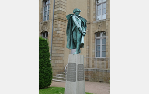 Statue du marquis Armand Tuffin de la Rouërie